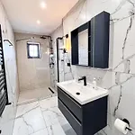 November - Newly Renovated Near Theatre, Old Town * ブラショフ