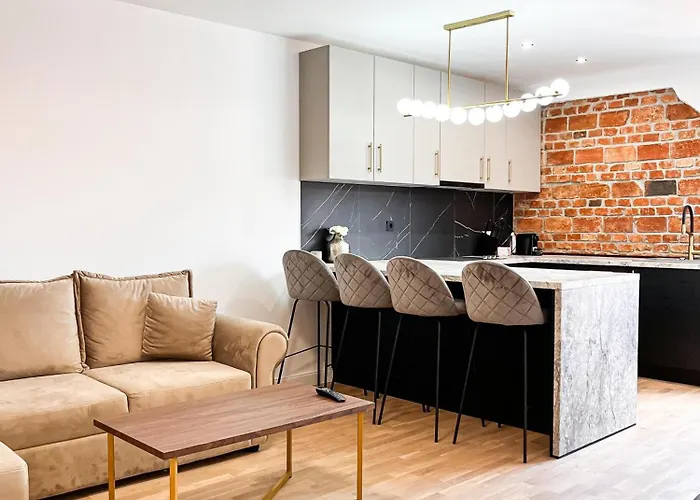 November - Newly Renovated Near Theatre, Old Town Apartment Brasov